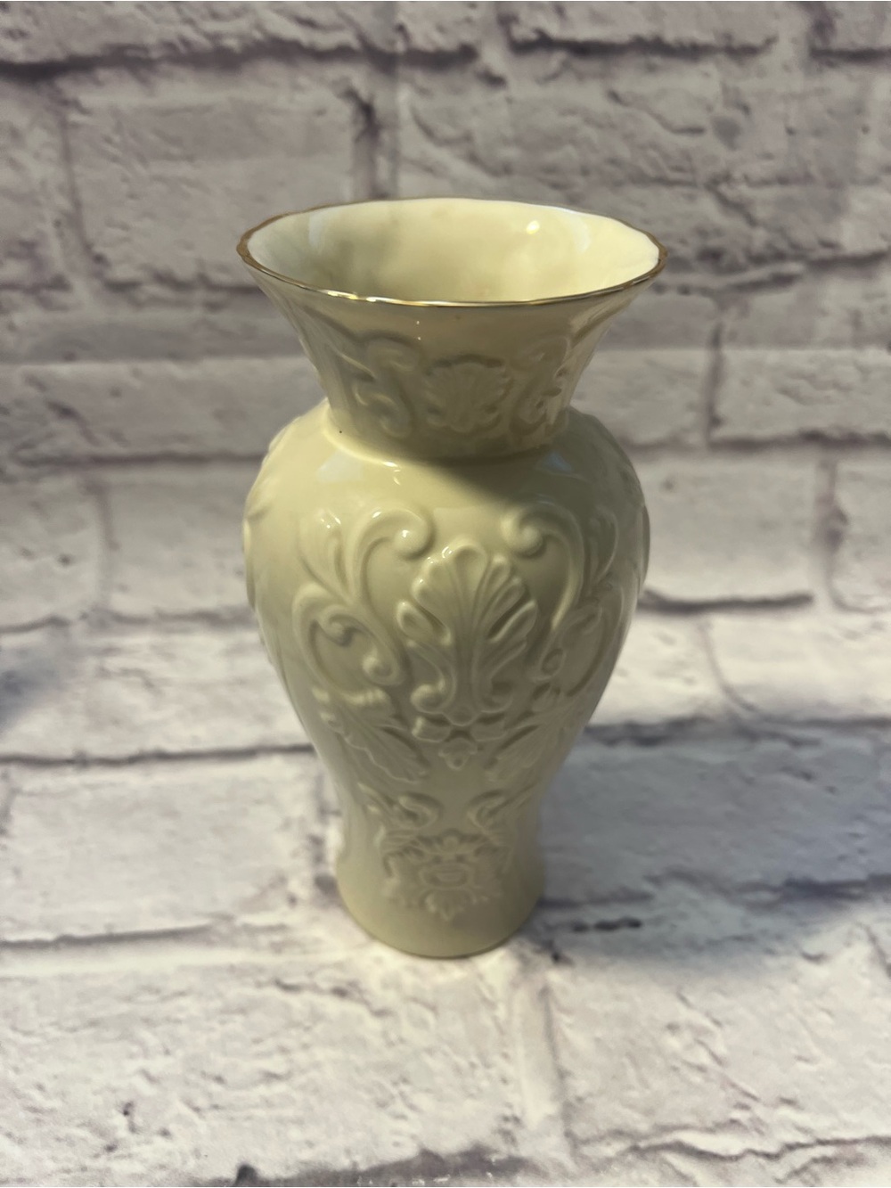 Vintage Lenox Georgian Collection Ivory Vase with 24K gold trim